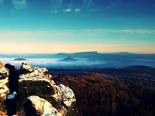 포토 JPG 해외이미지 나무 외관 공원 오렌지 하늘 요정 풍경 사람없음 컬러풀 햇빛 태양 골짜기 계곡 얼음 새벽 블록 습기 젖음 추위 광선 바위 흰색 나뭇가지 신선 정상 12월 11월 언덕 암초 뿌연 수목 절정 해외포토 자연요소 식물 공공시설 컬러 과일 자연 돌_바위 날짜 파일형식 이미지허브