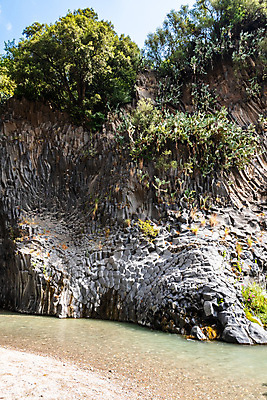 포토 JPG 해외이미지 나무 식물 공원 호수 벽 여행 자연 산 풍경 사람없음 야외 초록색 물 강 환경 골짜기 계곡 이탈리아 폭포 회색 흐름 가을 바위 흰색 개울 지중해 화산 좁은 용암 내추럴 지질학 터키석 현무암 해외포토 자연요소 계절 공공시설 교육 유럽 바다 컬러 컨셉 돌_바위 보석 생태계 화산암 파일형식 이미지허브