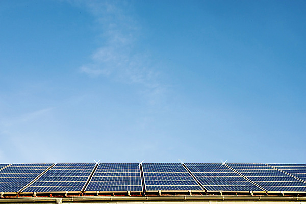 포토 JPG 해외이미지 모양 백그라운드 비즈니스 하늘 지붕 새로움 주택 세포 안전 사람없음 초록색 파란색 햇빛 태양 환경 힘 재활용 발전기 에너지 판넬 태양에너지 세대 생태학 수집가 해외포토 자연요소 직업 교육 컬러 컨셉 건물 발전소 그린에너지 친환경 파일형식 이미지허브