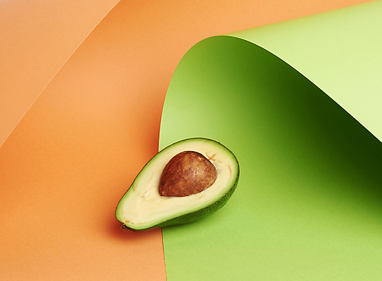 포토 JPG 해외이미지 과일 씨앗 사람없음 신선 날것 슬라이스 아보카도 색지 초록배경 주황색배경 해외포토 식물 종이 백그라운드 초록색 주황색 파일형식 이미지허브
