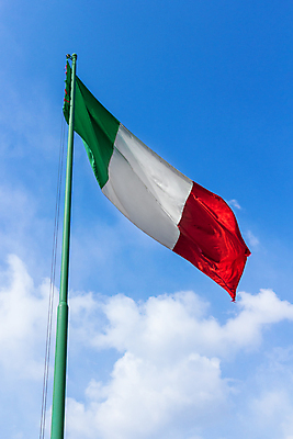 포토 JPG 해외이미지 구름 디자인 유럽 물결 백그라운드 컨셉 하늘 바람 사람없음 빨간색 세로 초록색 파란색 이탈리아 흰색 깃발 역사 실크 심볼 사인 질감 봉 애국심 고립 전국 해외포토 자연요소 나라 컬러 날씨 직물 파일형식 이미지허브