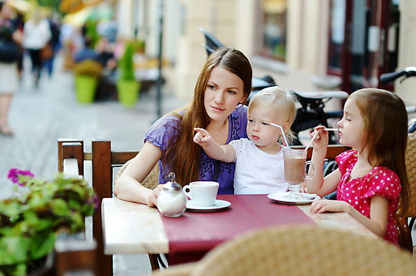 포토 JPG 해외이미지 백인 라이프스타일 드레스 여자 꽃 딸 커피 음료 어린이 2 의자 가족 엄마 휴식 함께함 건강 3 사람 앉기 세명 친구 금발 식당 초콜릿 맑음 자전거 카페 뜨거움 달콤 작음 자매 밀짚 스타일 해외포토 서양인 식물 헤어스타일 옷 가구 컨셉 관계 모션 날씨 디저트 생활 상점 바이크 맛 짚 크기 파일형식 이미지허브