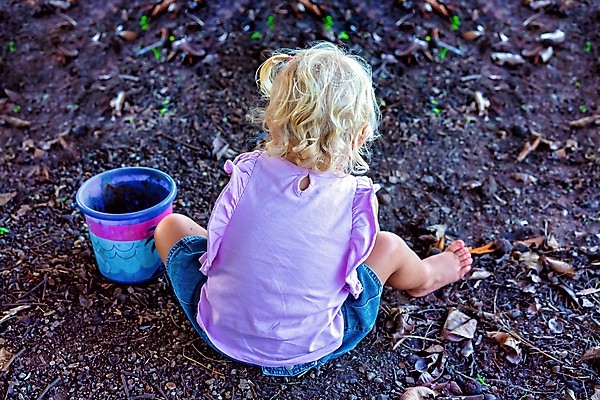 포토 JPG 해외이미지 백인 1 여자 행복 어린이 분홍색 가족 상상 자연 놀이 사람없음 야외 파란색 치마 금발 농장 평화 침묵 흙 게임 아기 파마 호주 냄비 정상 작음 만족 먼지 땅파기 혼자 해외포토 서양인 헤어스타일 감정 컬러 컨셉 농업 관계 하의 사람 소리 오세아니아 솥 크기 생태계 파일형식 이미지허브
