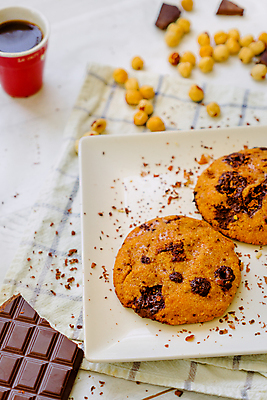 포토 JPG 해외이미지 전통 접시 계절 행복 음식 조각 가족 탁자 디저트 주택 기념 오리 함께함 옥수수 요리 사람없음 가로 컬러풀 쿠키 케이크 주방 초콜릿 계란 식사 빵집 흰색 축하 달콤 굽기 먹기 머리위 핸드메이드 해외포토 식기 감정 컬러 가구 컨셉 관계 모션 조류 곡류 건물 상점 알 맛 구이 파일형식 이미지허브