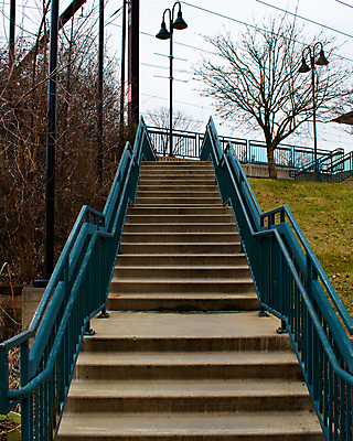 포토 JPG 해외이미지 디자인 길 패턴 자연 하늘 날씨 바닥 경사 사람없음 야외 파란색 계단 금속 회색 상승 오르기 흐림 단계 루트 방법 철책 콘크리트 폭풍우 해외포토 컬러 컨셉 무늬 모션 재질 비_날씨 자연재해 생태계 파일형식 이미지허브