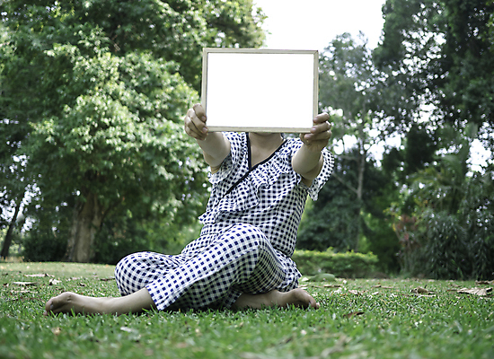 포토 JPG 해외이미지 나무 백인 손 배너 공원 여자 행복 종이 백그라운드 컨셉 텍스트 통신 자연 휴가 한명 사람 앉기 동양인 성인 야외 단어 우주 정원 쪽지 공백 고통 흰색 표현 기록 잡기 메시지 사인 어깨 감사 보여주기 고립 해외포토 서양인 식물 문자 1 공공시설 감정 컬러 모션 인종 신체부위 생태계 파일형식 이미지허브