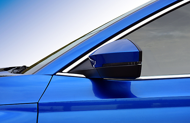 포토 JPG 해외이미지 모양 도로 여행 부분 창문 교통시설 자동차 거리 사람없음 야외 빛 거울 운전 차도 고급 소프트포커스 지시 땅 서비스 신호 해외포토 길 육상교통 교통 컨셉 모션 촬영기법 시설 파일형식 이미지허브