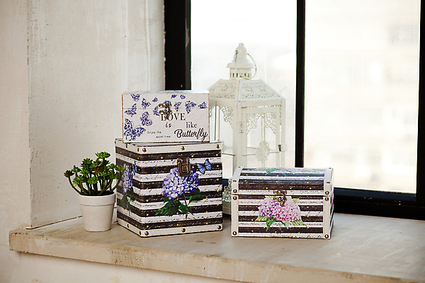 포토 JPG 해외이미지 디자인 옷 꽃 산업 줄 백그라운드 장신구 탁자 미술 취미 사람없음 목재 세트 상자 컬러풀 유행 수확 공구 직물 면 그룹 실 바느질 오브젝트 땀 롤 실타래 자수 수공예 재단 재단사 골무 옛날 장식함 해외포토 나무 식물 직업 컬러 가구 농업 재료 문화예술 도구 공예 파일형식 이미지허브