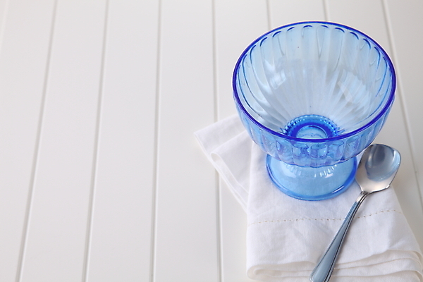 포토 JPG 해외이미지 1 그릇 식기 접시 음료 음식 백그라운드 유리 주방용품 아이스크림 디저트 사람없음 컵 빛 파티 우주 주방 식당 숟가락 얼음 흰색 기구 투명 사발 고급 컨테이너 크림 오브젝트 싱글 냅킨 유리그릇 고립 해외포토 자연요소 산업 컬러 생활용품 컨셉 재질 수저 이벤트 상점 사기그릇 파일형식 이미지허브