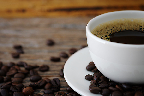 포토 JPG 해외이미지 커피 음료 음식 백그라운드 탁자 아침 콩 따뜻함 씨앗 사람없음 목재 컵 갈색 식당 어둠 카페 머그컵 흰색 시골 신선 뜨거움 도자기 아침식사 수증기 굽기 아로마 향 카푸치노 에스프레소 내추럴 단절 라떼 정물화 카페인 스타일 해외포토 주간 나무 식물 식기 컬러 가구 재료 곡류 상점 식사 구이 그림 파일형식 이미지허브