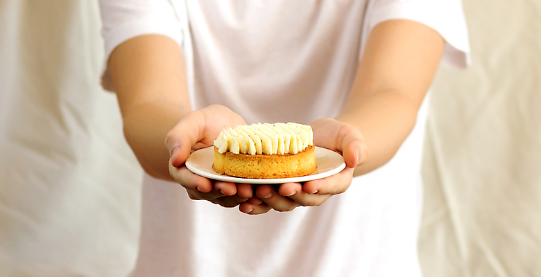 포토 JPG 해외이미지 라이프스타일 손 행복 얼굴 어린이 음식 다이어트 휴가 디저트 건강 사람 사람없음 파티 케이크 식사 에너지 흰색 잡기 입 달콤 맛 아침식사 먹기 배고픔 크림 칼로리 바닐라 타르트 해로움 해외포토 감정 빵 컬러 컨셉 모션 이벤트 생활 신체부위 파이_빵 파일형식 이미지허브