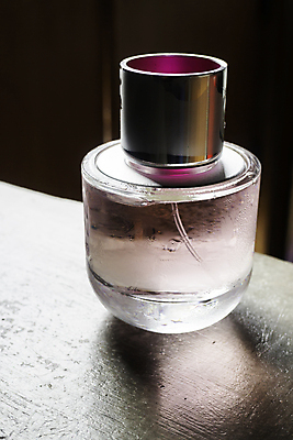 포토 JPG 해외이미지 여자 유리 선물 사람없음 물 뷰티 유행 신선 투명 화려 액체 고급 우아함 떨어짐 상품 시원함 컨테이너 크리스탈 자르기 향수 향기 냄새 분무기 해외포토 자연요소 산업 컨셉 모션 재질 사람 화장품 광석 파일형식 이미지허브