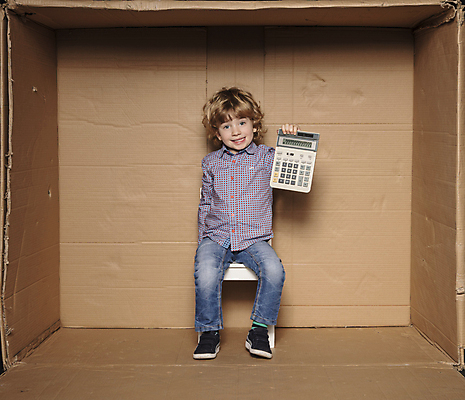 포토 JPG 해외이미지 전신 응시 남자 얼굴 어린이 비즈니스 한명 웃음 들기 앉기 소년 앞모습 상자 사무실 계산기 업무 비즈니스맨 체험 계산 작음 투자 보여주기 소년만 소년한명만 해외포토 1 시선 뷰포인트 컨셉 모션 문구용품 표정 사람 신체부위 장비 작업 직장인 크기 남자만 남자한명만 어린이만 파일형식 이미지허브