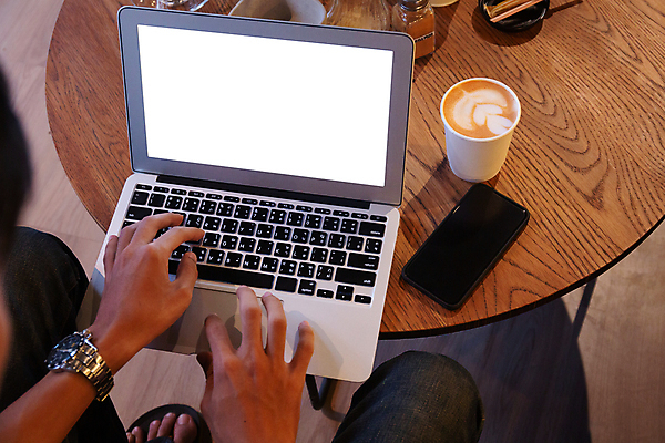 포토 JPG 해외이미지 손 여자 남자 클리핑패스 백그라운드 컨셉 인터넷 비즈니스 사업가 통신 세포 사람 사람없음 스마트폰 핸드폰 글로벌 디지털 스크린 검은색 공책 공백 흰색 잡기 마사지 업무 비즈니스맨 메시지 전화기 전자 보여주기 공유 문자메시지 인터페이스 목업 셀룰러 해외포토 직업 컬러 모션 문구용품 신체부위 전자제품 스마트기기 작업 직장인 파일형식 이미지허브