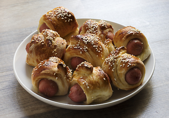 포토 JPG 해외이미지 음식 빵 포크 재료 패스트푸드 샌드위치 육류 돼지고기 요리 사람없음 주방 식사 저녁식사 빵집 신선 소시지 밀 굽기 준비 날것 반죽 핫도그 점심식사 핸드메이드 해외포토 식기 식재료 곡류 상점 가공식품 인스턴트 구이 파일형식 이미지허브