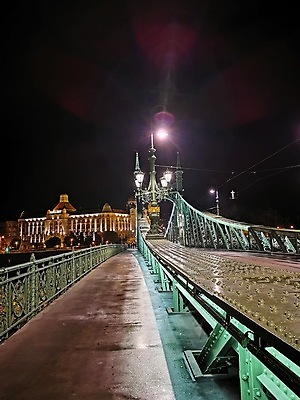 포토 JPG 해외이미지 여행 백그라운드 가로등 텍스트 탁자 하늘 추상 주택 서기 사람 앉기 사람없음 야외 건물 초록색 빛 울타리 알약 방 기차 도시 전철 역 야간 사인 질감 온라인 단상 그만 선로 철강 해외포토 자연요소 건축물 공공시설 육상교통 컬러 가구 무늬 교통시설 모션 대중교통 담장 약 파일형식 이미지허브