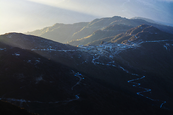 포토 JPG 해외이미지 구름 계절 실루엣 여행 백그라운드 오렌지 자연 하늘 아침 날씨 산 파노라마 풍경 사람없음 야외 여름 빛 컬러풀 햇빛 태양 일출 환경 맑음 황혼 일몰 새벽 트래킹 그늘 장면 네팔 천국 환상 해외포토 주간 자연요소 아시아 컬러 컨셉 과일 레저 촬영기법 노을 생태계 파일형식 이미지허브
