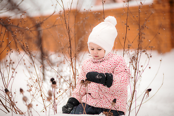포토 JPG 해외이미지 백인 계절 공원 행복 얼굴 어린이 겨울 자연 휴가 따뜻함 한명 사람 야외 뷰티 맑음 얼음 재킷 기쁨 흰색 작음 걸음마 해외포토 자연요소 서양인 1 공공시설 감정 컬러 모션 날씨 신체부위 외투 크기 생태계 파일형식 이미지허브