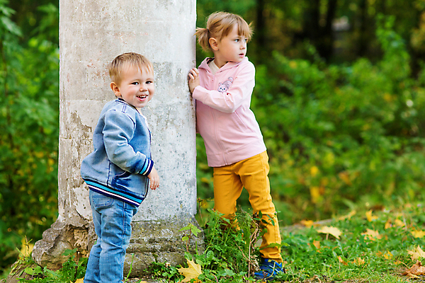 포토 JPG 해외이미지 백인 라이프스타일 손 응시 드레스 공원 여자 감정 어린이 백그라운드 잎 건축양식 자연 함께함 건강 미소 사람 소년 야외 두명 건물 여름 청춘 금발 뷰티 유행 표현 기둥 우아함 깨짐 옛날 스타일 해외포토 서양인 식물 헤어스타일 건축물 시선 옷 계절 공공시설 남자 건축 컨셉 표정 생활 신체부위 생태계 파일형식 이미지허브