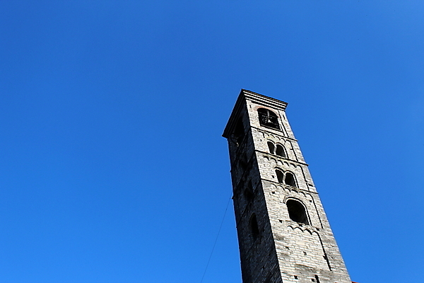 포토 JPG 해외이미지 건축양식 창문 하늘 벽돌 미술 사람없음 건물 파란색 교회 탑 이탈리아 블록 종 중세 종탑 고립 로마네스크 해외포토 건축물 건축 유럽 컬러 종교건축 문화예술 역사 파일형식 이미지허브