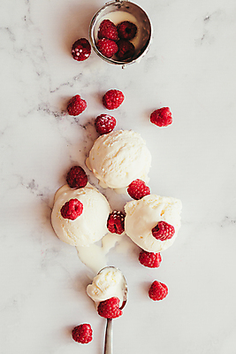 포토 JPG 해외이미지 열매 음식 분홍색 결혼 과일 휴가 아이스크림 디저트 부활절 발렌타인데이 사람없음 장식 빨간색 케이크 초콜릿 흰색 축하 신선 달콤 설탕 컵케이크 크림 상쾌 산딸기 대리석 고립 바닐라 해외포토 식물 기념일 감정 컬러 컨셉 재료 데이이벤트 이벤트 맛 파일형식 이미지허브