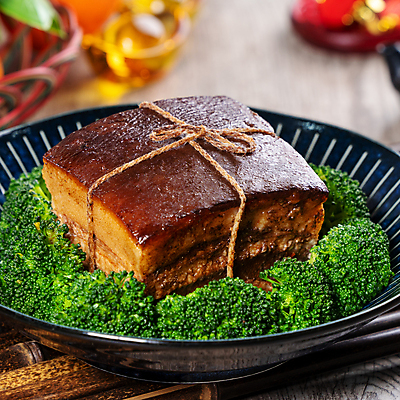 포토 JPG 해외이미지 접시 실내 돼지고기 근접촬영 사람없음 아웃포커스 중식 끈 브로콜리 동파육 해외포토 식기 음식 뷰포인트 채소 촬영기법 육류 내부 파일형식 이미지허브