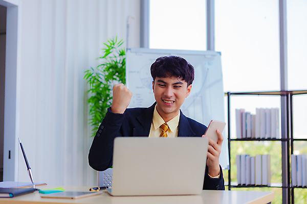 포토 JPG 해외이미지 직업 라이프스타일 얼굴 컨셉 인터넷 비즈니스 노동자 주택 직장 건강 가면 한명 사람 정장 성인 금융 노트북 컴퓨터 사무실 건강관리 고통 업무 비즈니스맨 네트워크 바이러스 보호 질병 연결 위협 준비 감염 온라인 돌봄 위기 인플루엔자 전염병 해외포토 1 옷 남자 감정 회사 의학 모션 관리 건물 생활 신체부위 경제 전자제품 작업 직장인 파일형식 이미지허브