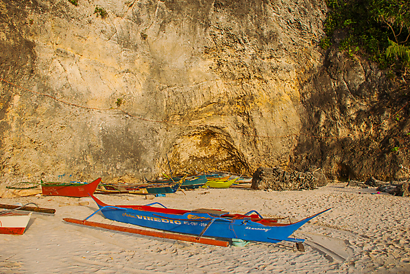 포토 JPG 해외이미지 나무 구름 모래 바다 섬 여행 하늘색 백그라운드 의자 우산 자연 하늘 휴식 손바닥 풍경 사람없음 야외 초록색 물 여름 파란색 정원 침대 보트 휴게실 휴양지 선베드 코코넛 보라카이 가림막 줄서기 터키석 파라다이스 포상금 수평선 해외포토 자연요소 식물 손 계절 컬러 가구 컨셉 돈 배_교통 과일 모션 필리핀 장소 보석 생태계 파일형식 이미지허브