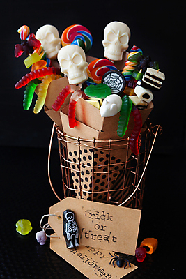 포토 JPG 해외이미지 막대사탕 사탕 사람없음 세로 컬러풀 파티 초콜릿 할로윈 대접 달콤 맛 무서움 설탕 해외포토 감정 컬러 컨셉 디저트 이벤트 파일형식 이미지허브