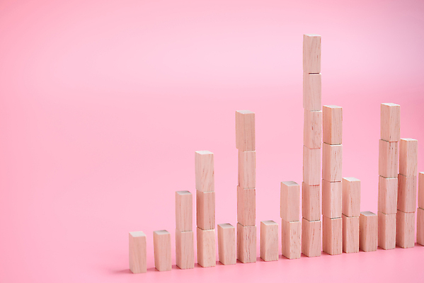 포토 JPG 해외이미지 모양 교육 어린이 백그라운드 컨셉 건축양식 놀이 사람없음 목재 컬러풀 장난감 쌓기 탑 블록 기쁨 게임 흰색 큐브 정사각형 개발 해외포토 도형 나무 건축물 건축 감정 컬러 재료 모션 사람 파일형식 이미지허브