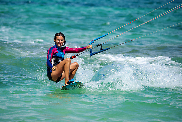 포토 JPG 해외이미지 스포츠 파도 바다 여행 포즈 자연 바람 한명 풍경 물 여름 파란색 태양 일출 서핑 연 속도 서퍼 프리스타일 수평선 해외포토 자연요소 1 계절 컬러 날씨 운동선수 사람 놀이용품 노을 수상스포츠 생태계 파일형식 이미지허브