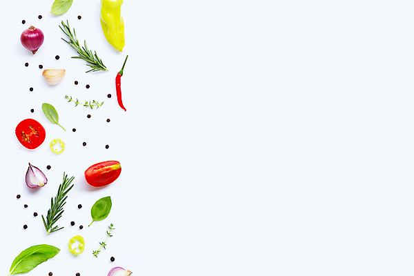 포토 JPG 해외이미지 백그라운드 채소 식재료 방울토마토 고추 실내 마늘 사람없음 신선 흰배경 후추 바질 로즈메리 적양파 카피스페이스 해외포토 토마토 양파 내부 공백 흰색 허브 향신료 파일형식 이미지허브