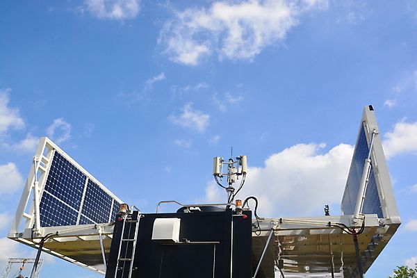 포토 JPG 해외이미지 구름 접시 산업 백그라운드 통신 자동차 하늘 모바일 새로움 세포 안테나 사람없음 파란색 스마트폰 글로벌 햇빛 태양 반사 탑 금속 맑음 자료 힘 재활용 에너지 인공위성 시골 뜨거움 네트워크 역 연결 큼 무선전화기 전화기 라디오 멀리 패널 생태학 셀룰러 해외포토 자연요소 식기 건축물 교육 육상교통 컬러 컨셉 교통시설 재질 날씨 전자제품 핸드폰 스마트기기 크기 친환경 파일형식 이미지허브