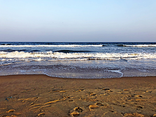 포토 JPG 해외이미지 구름 모래 파도 바다 섬 여행 자연 하늘 휴가 풍경 해변 사람없음 야외 물 여름 파란색 관광지 햇빛 태양 뷰티 환경 맑음 봄 거품 흰색 만 서핑 내추럴 수평선 해외포토 자연요소 계절 컬러 날씨 수상스포츠 생태계 파일형식 이미지허브