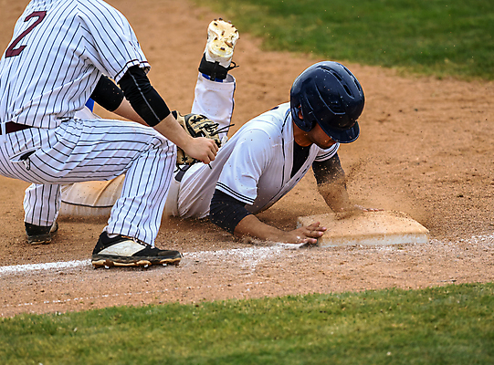 포토 JPG 해외이미지 주간 전신 남자 청소년 앉기 상반신 야외 두명 옆모습 뒷모습 10대 야구 타자 야구모자 야구복 야구장 슬라이딩 십대남자만 해외포토 자연요소 모자_잡화 뷰포인트 스포츠시설 모션 사람 운동복 구기 야구용품 야구선수 남자만 십대만 파일형식 이미지허브