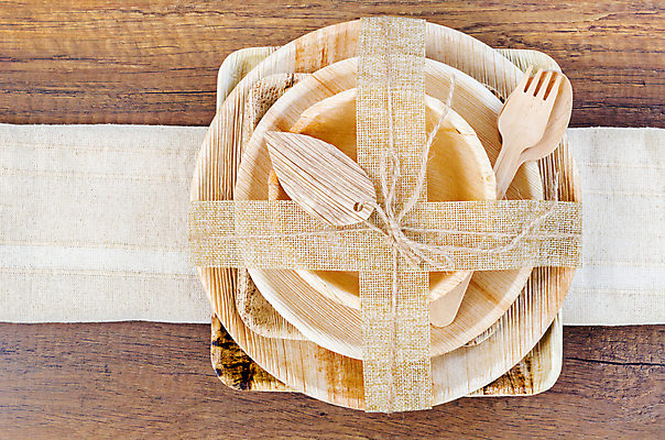 포토 JPG 해외이미지 종이 실내 사람없음 세트 꼬리표 자연보호 묶기 에코 친환경 에코라이프 노끈 나무숟가락 나뭇잎모양 나무그릇 나무접시 나무포크 친환경제품 제로웨이스트 나무배경 해외포토 모양 라이프스타일 그릇 접시 줄 백그라운드 포크 모션 자연 나뭇잎 내부 목재 라벨 환경 숟가락 그린캠페인 보호 사회이슈 파일형식 이미지허브