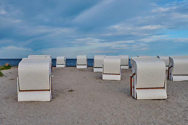 포토 JPG 해외이미지 구름 전통 유럽 모래 바다 여행 백그라운드 하늘 날씨 휴가 휴식 주택 풍경 사람없음 야외 여름 파란색 페인트 줄무늬 회색 수확 흰색 저녁 오두막 예측 휴양지 복고 벨기에 해외포토 자연요소 계절 나라 컬러 컨셉 무늬 농업 건물 장소 야간 서유럽 파일형식 이미지허브