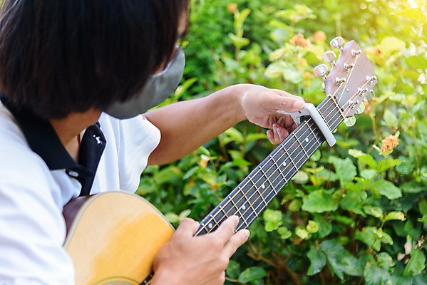 포토 JPG 해외이미지 줄 음악 백그라운드 장신구 노래 놀이 열쇠 한명 목재 금속 쪽지 음악가 장비 흰색 기구 기타 악단 바 닫기 선택 눈금 목 기타리스트 조절 뮤지컬 알루미늄 철강 타격 플레이어 이론 해외포토 나무 직업 1 컬러 컨셉 재료 모션 재질 현악기 문화예술 사람 신체부위 연주자 파일형식 이미지허브