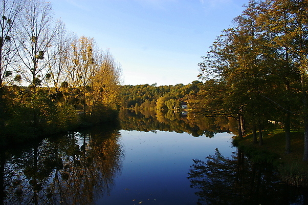 포토 JPG 해외이미지 나무 계절 유럽 여행 잎 자연 하늘 휴가 풍경 사람없음 야외 초록색 물 강 컬러풀 뷰티 반사 노란색 여행객 침묵 프랑스 가을 숲 내추럴 프랑스어 해외포토 자연요소 식물 문자 나라 컬러 사람 소리 생태계 파일형식 이미지허브