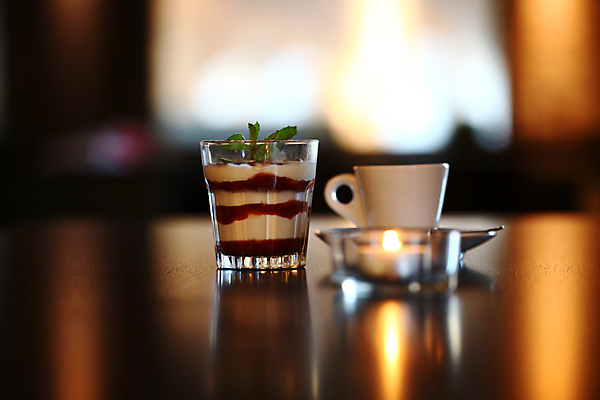 포토 JPG 해외이미지 직업 접시 디자인 커피 음료 음식 백그라운드 잎 탁자 디저트 창조 사람없음 목재 컵 갈색 케이크 식당 검은색 어둠 거품 카페 우유 흰색 신선 뜨거움 달콤 맛 아침식사 먹기 컵받침 크림 상쾌 카푸치노 에스프레소 라떼 티라미수 해외포토 나무 식물 식기 감정 컬러 가구 컨셉 재료 모션 유제품 상점 식사 받침대 파일형식 이미지허브