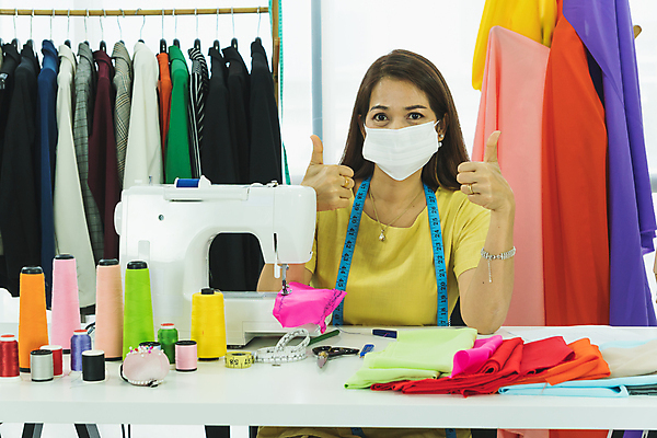 포토 JPG 해외이미지 직업 디자인 옷 여자 행복 아시아 비즈니스 태국 가면 한명 사람 유행 금지 작업 보호 바느질 디자이너 은퇴 종업원 측정 주인 재단 재단사 스타일리스트 핸드메이드 해외포토 1 감정 나라 컨셉 파일형식 이미지허브