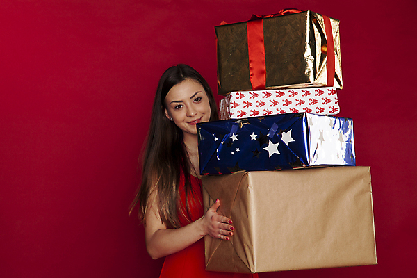 포토 JPG 해외이미지 백인 모델 1 손 옷 계절 여자 행복 리본 종이 얼굴 백그라운드 컨셉 크리스마스 겨울 휴가 새로움 갈색머리 선물 한명 사람 성인 빨간색 쇼핑 상자 뷰티 놀람 축하 표현 저녁 스웨터 주기 획득 고립 카피스페이스 해외포토 서양인 헤어스타일 기념일 감정 컬러 상의 모션 표정 신체부위 공백 야간 파일형식 이미지허브