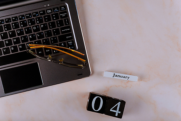 포토 JPG 해외이미지 직업 계절 교육 종이 안경 컨셉 비즈니스 텍스트 탁자 직장 이벤트 사람없음 목재 노트북 사무실 우주 다이어리 달력 키보드 시간 업무 날짜 심볼 책상 시작 문서 약속 공지사항 1월 월 마감 온라인강의 조언 프리랜서 해외포토 나무 잡화 가구 회사 재료 전자제품 사무용품 작업 강의 파일형식 언택트 이미지허브