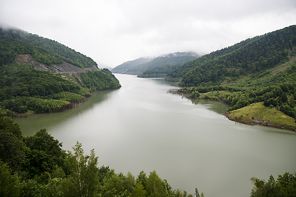 포토 JPG 해외이미지 나무 구름 계절 공원 유럽 호수 여행 자연 하늘 아침 휴가 산 파노라마 풍경 사람없음 야외 초록색 물 여름 파란색 강 뷰티 환경 계곡 연못 황무지 숲 댐 언덕 장면 루마니아 흐림 내추럴 산악지대 채널 해외포토 주간 자연요소 식물 공공시설 나라 컬러 날씨 촬영기법 생태계 파일형식 이미지허브