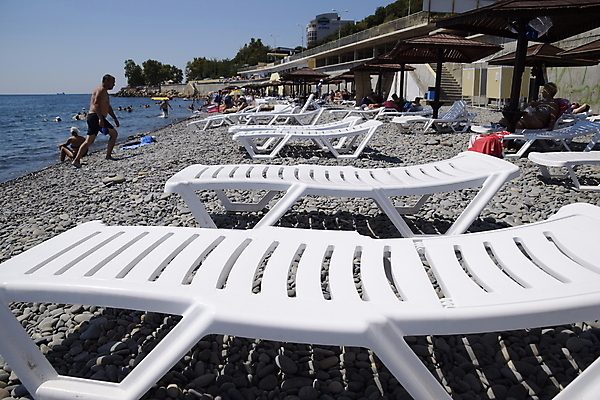 포토 JPG 해외이미지 바다 여행 백그라운드 의자 자연 휴가 휴식 산 사람 풍경 사람없음 물 여름 파란색 빛 햇빛 태양 침묵 조약돌 흰색 침대 도시 파편 플라스틱 휴양지 폭풍 폴란드 떠남 해외포토 자연요소 계절 유럽 컬러 가구 컨셉 모션 재질 날씨 소리 장소 돌_바위 생태계 파일형식 이미지허브