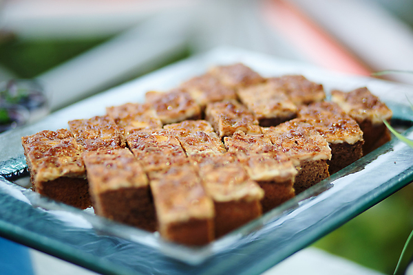 포토 JPG 해외이미지 라이프스타일 디자인 커피 음식 조각 디저트 건강 사탕 사람없음 장식 갈색 케이크 초콜릿 어둠 견과류 축하 신선 우아함 달콤 설탕 크림 메뉴 질감 정사각형 부드러움 솜털 캐슈넛 페스츄리 캐러멜 해외포토 도형 음료 빵 컬러 컨셉 생활 감각 맛 파일형식 이미지허브