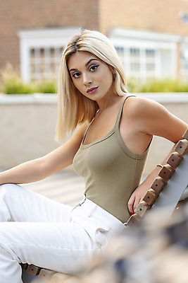 포토 JPG 해외이미지 백인 학생 라이프스타일 웰빙 여자 딸 행복 감정 가족 자연 휴가 휴식 건강 한명 야외 10대 여름 금발 뷰티 유행 여행객 귀여움 환경 시골 화려 우아함 긍정 내추럴 해외포토 서양인 1 헤어스타일 계절 컨셉 관계 청소년 사람 생활 생태계 파일형식 이미지허브