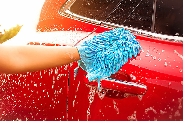 포토 JPG 해외이미지 손 자동차 근접촬영 야외 신체부위 햇빛 거품 닦기 손걸레 차문 손세차 문지르기 해외포토 육상교통 뷰포인트 모션 사람 태양 걸레 세차 파일형식 이미지허브