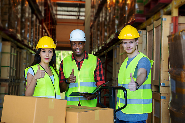포토 JPG 해외이미지 백인 행복 산업 비즈니스 함께함 실내 작업복 안전 세명 상자 최고 작업 자신감 조직 배달원 보호 상품 주식 집중 배송 창고 동료 확인 보안 짐싸기 분배 서류판 스캐너 체크리스트 해외포토 서양인 직업 옷 감정 컨셉 관계 사람 내부 금융 사무용품 파일형식 이미지허브