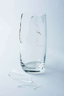 포토 JPG 해외이미지 모양 디자인 조각 백그라운드 컨셉 유리 표면 추상 사람없음 손상 흰색 구멍 투명 균열 위험 사건 묘사 오브젝트 질감 날카로움 찌그러짐 깨짐 해외포토 컬러 무늬 모션 재질 파일형식 이미지허브